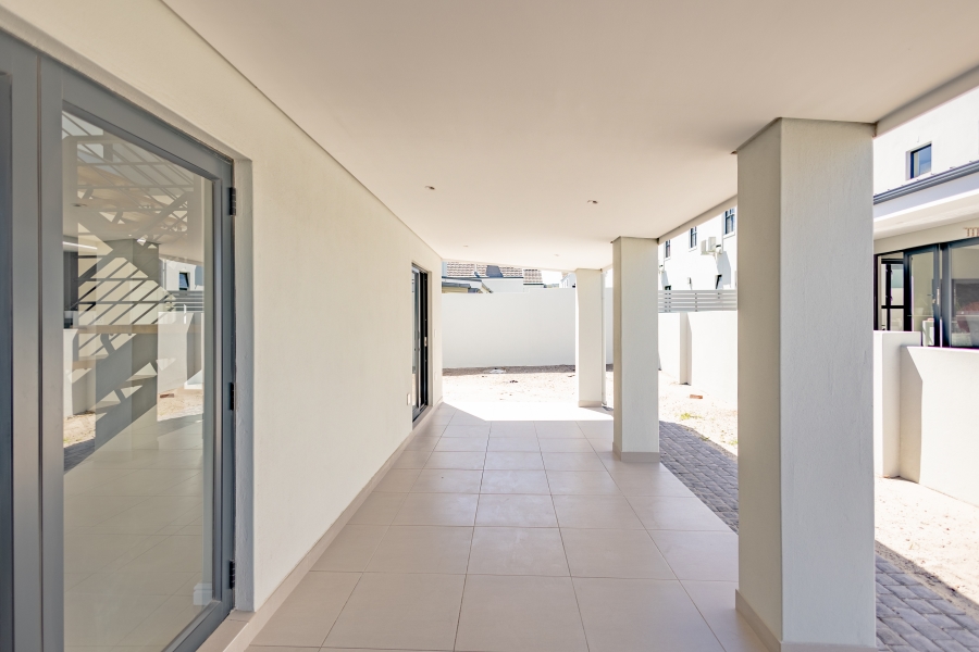 3 Bedroom Property for Sale in Jakarandas Western Cape